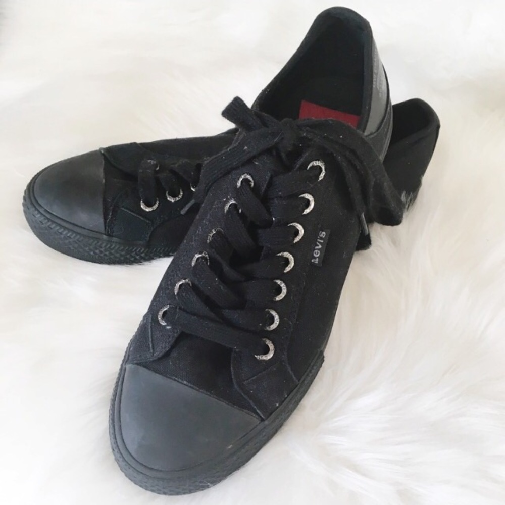 LEVI’S Black Stan Buck Black Toe Sneakers-Size 9